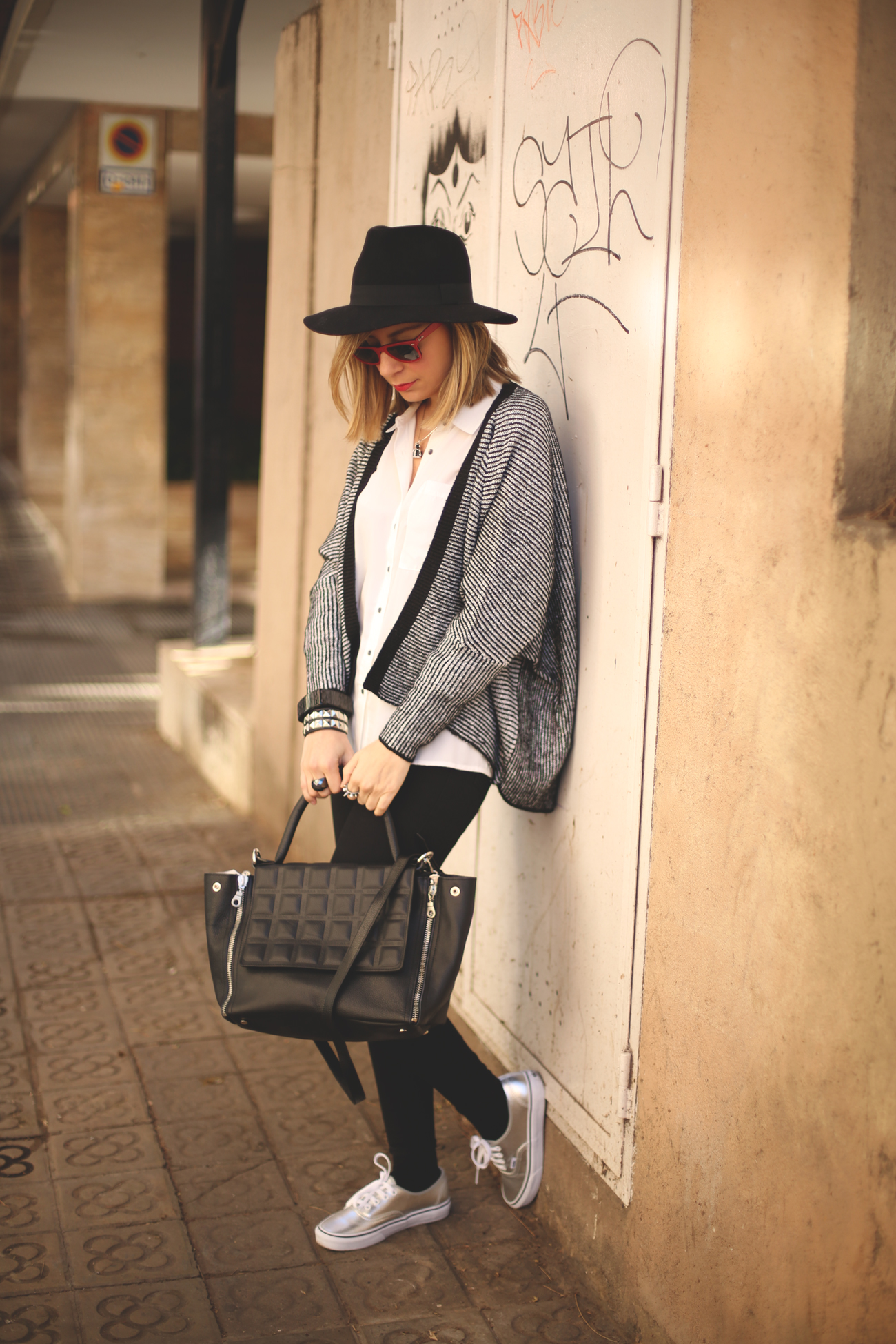 Cape, cardigan, buylevard, fashion blogger, black hat, street style, 