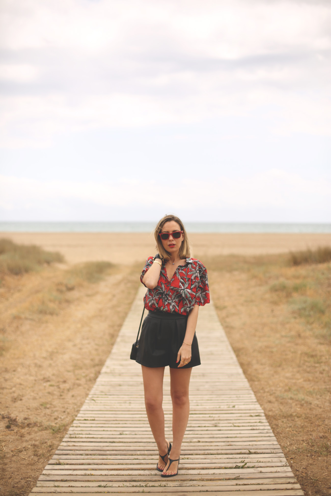 Palm print, leather shorts, high waist, balenciaga bracelet, swarovski, black and red, fashion, blogger, spring look, outfit, vince camuto, 338 on line,